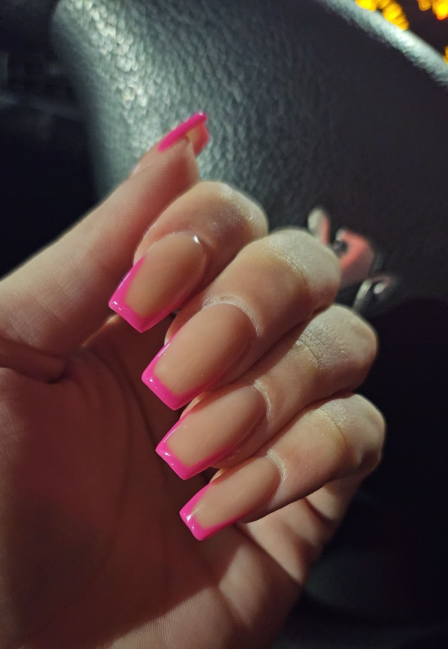 Roze French nagels in coffinvorm, foto van een klant